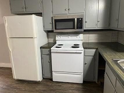 2nd image of 800 W Washington St #8