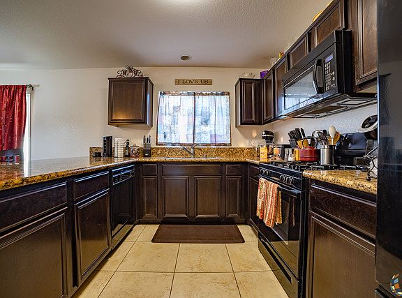 5th image of 618 Sheffield Dr