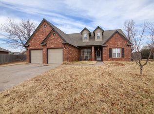 1013 NW 13th St, Moore, OK 73160