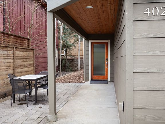 5th image of 402 Bluff Rd