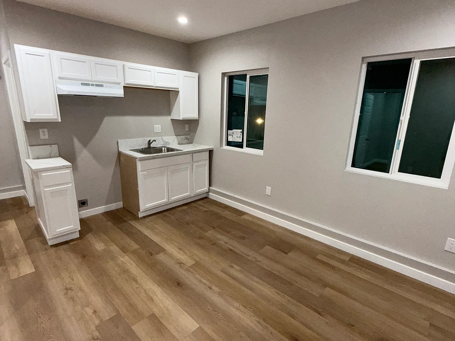 2 bed, 700 sqft, $2,200 — Photo 2
