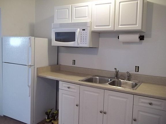 5th image of 721 Louisville St APT 3
