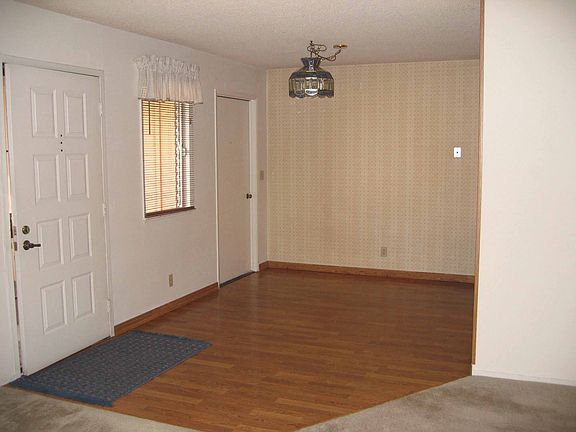 Eating Area off kitchen