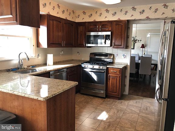 3rd image of 9800 Vertain Ct