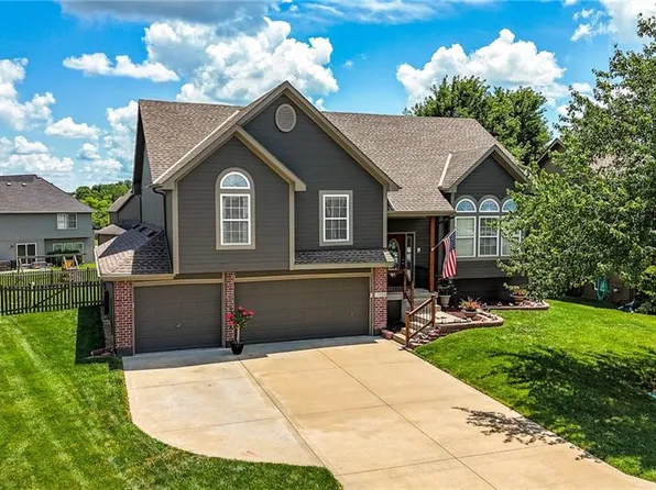 2353 SW Switchback Ct, Lees Summit, MO 64082