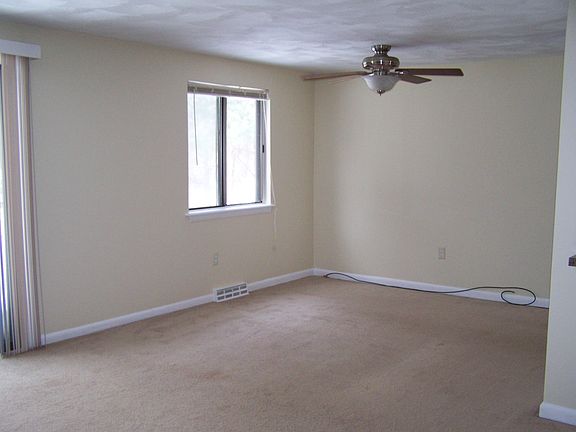 5th image of 5 Black Oak Dr #C5