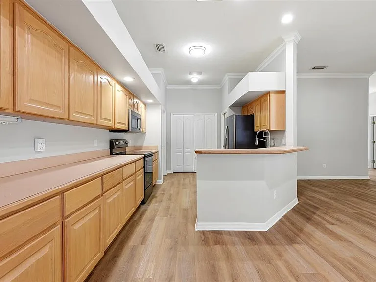 1111 SW 80th Dr — Photo 6