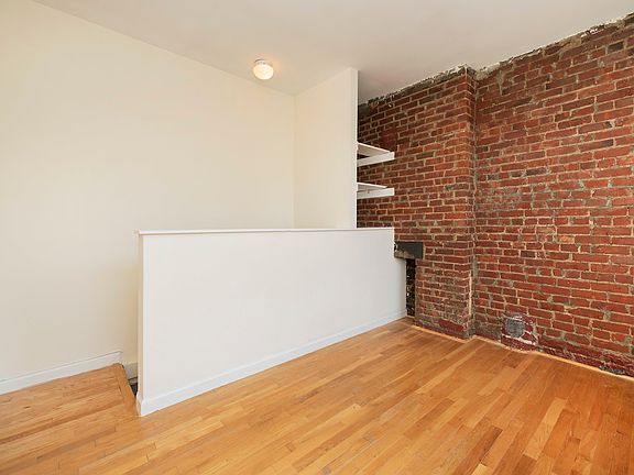 4th image of 418 W 49th St #D4