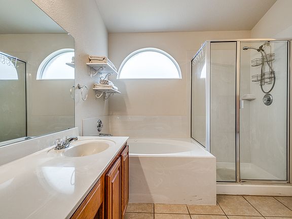 3rd image of 6025 Goldenrod Dr