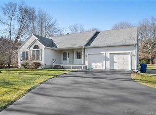 65 Great Neck Rd, Waterford, CT 06385