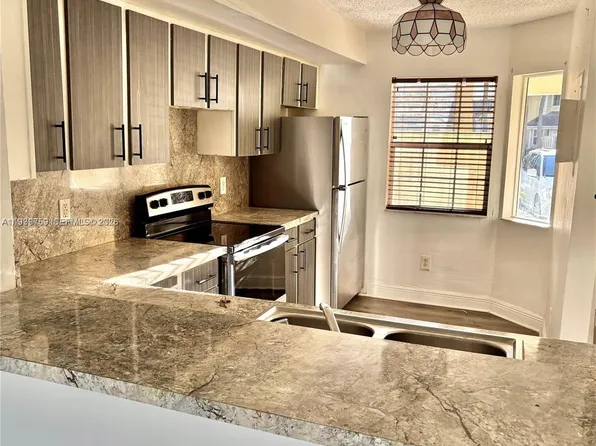 2113 Champions Way, Pompano Beach, FL 33068