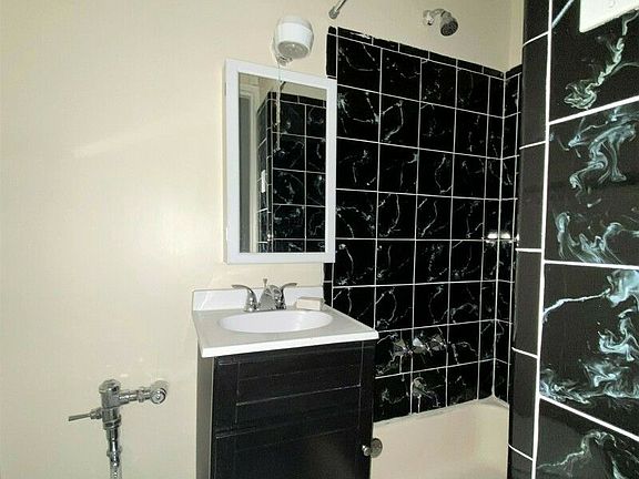 4th image of 221 W 22nd St APT A1