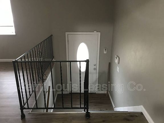 3rd image of 9809 Balboa Dr