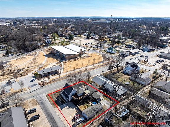 3rd image of 400 S Mount Olive St