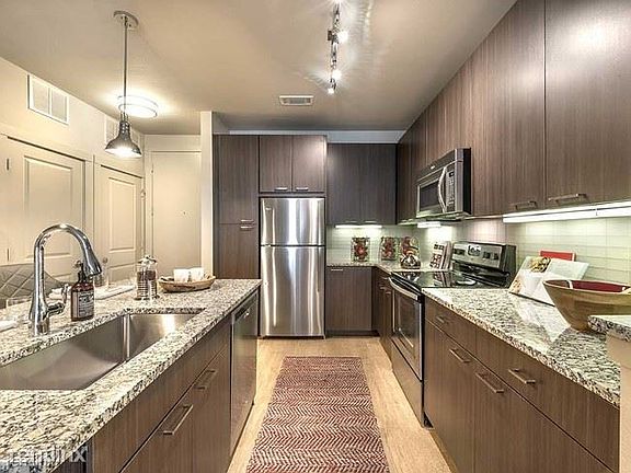 1-br-1-bath-apartment---610-main-st-028-houston-tx-building-