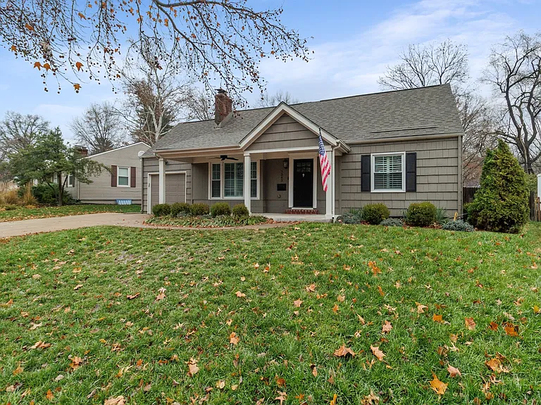 7343 Rosewood St — Photo 2