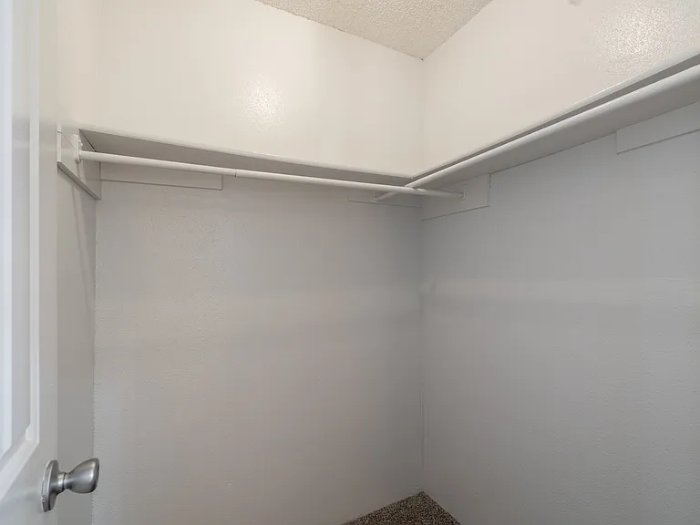 Palisades Park Apartments — Photo 49