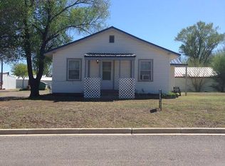 104 E 10th St, Shamrock, TX 79079