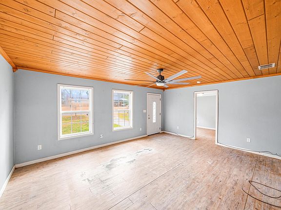 3rd image of 203 E Pirate Ave