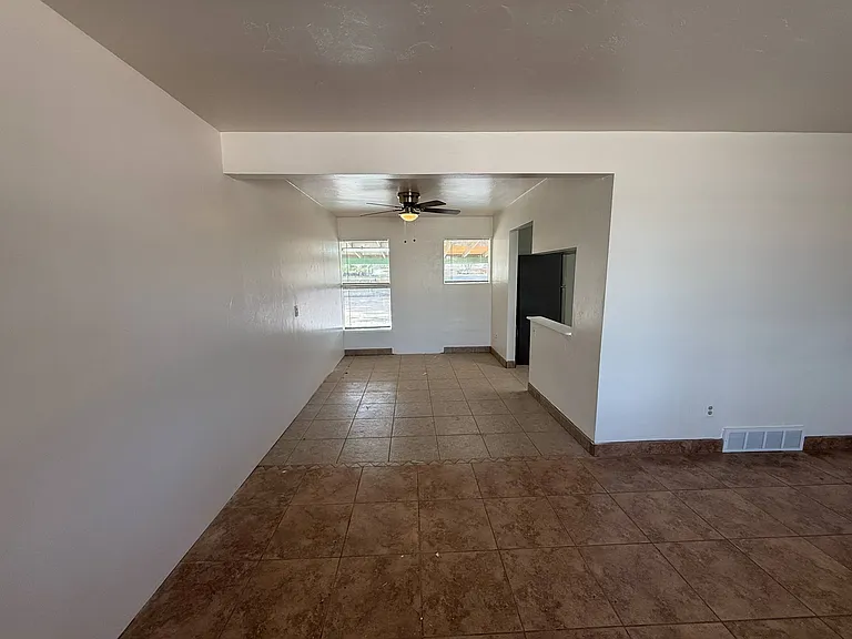 1325 N Venice Ave — Photo 10