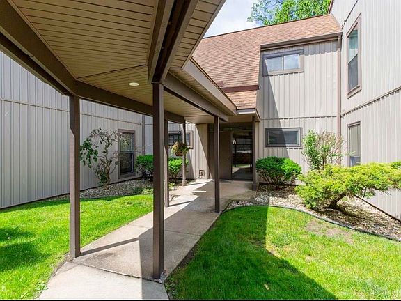 2nd image of 1927 New London Ct #2