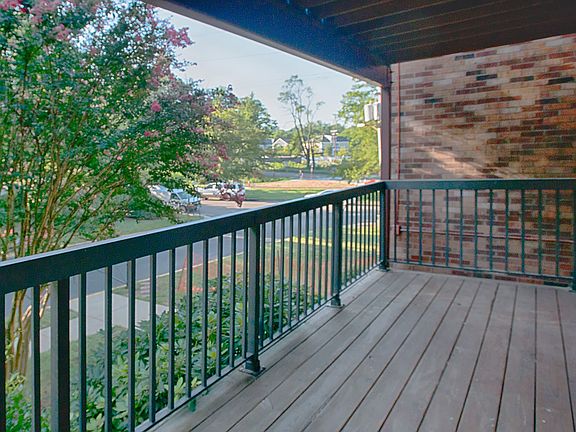 2nd image of 216 Park Terrace Ct SE APT 97