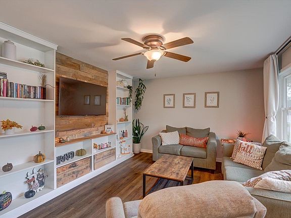 5th image of 2610 S Elmwood Cir W