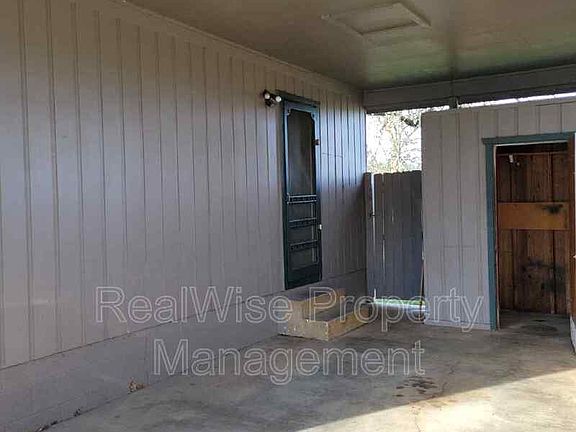 3rd image of 3160 Cloverlawn Dr