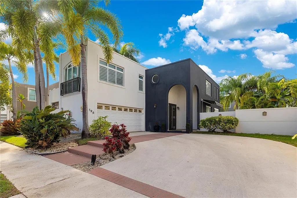3 bed, 2.5 bath, 2400 sqft, $3,000 — Photo 1