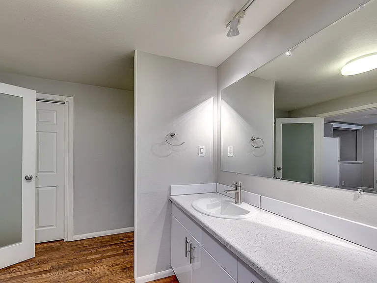 1140 Wing Point Way NE #B — Photo 18