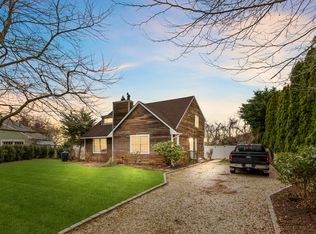 2 Meadowgrass Ln, Southampton, NY 11968