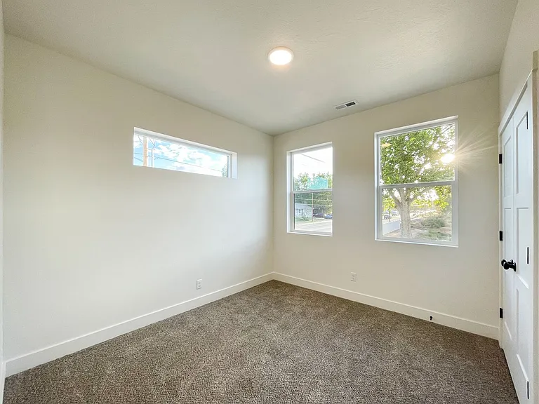 Bluffview Townhomes — Photo 15