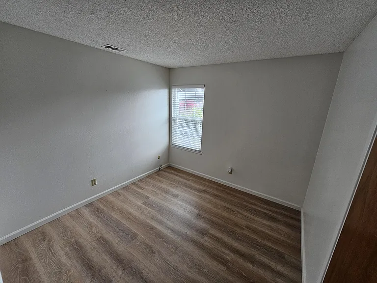 1348 Prescott Dr — Photo 14