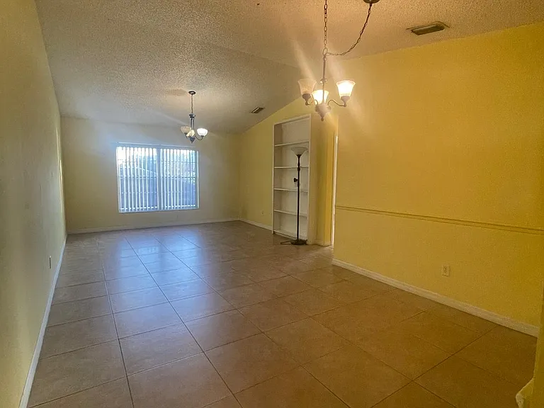 2975 S Fern Creek Ave #2975 — Photo 10