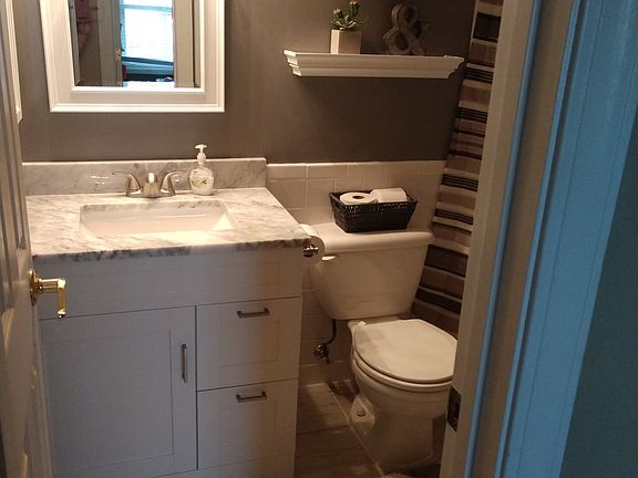 5th image of 14431 Eastbourne St