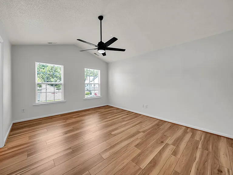 408 Holmes Blvd — Photo 37