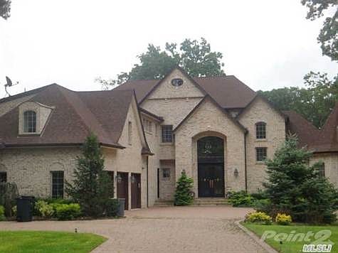 2nd image of 38 Vanderbilt Pkwy
