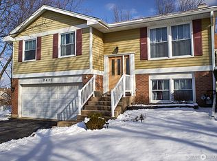 2421 Royal Dr, Lombard, IL