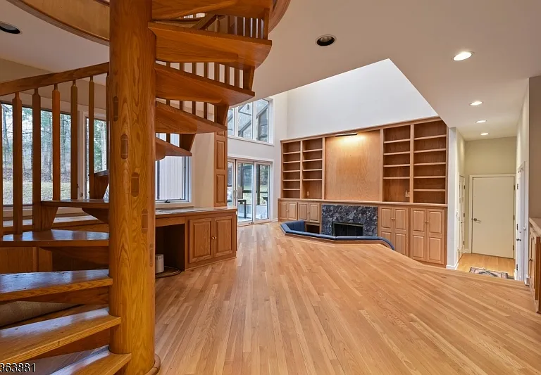 32 E Main St — Photo 14