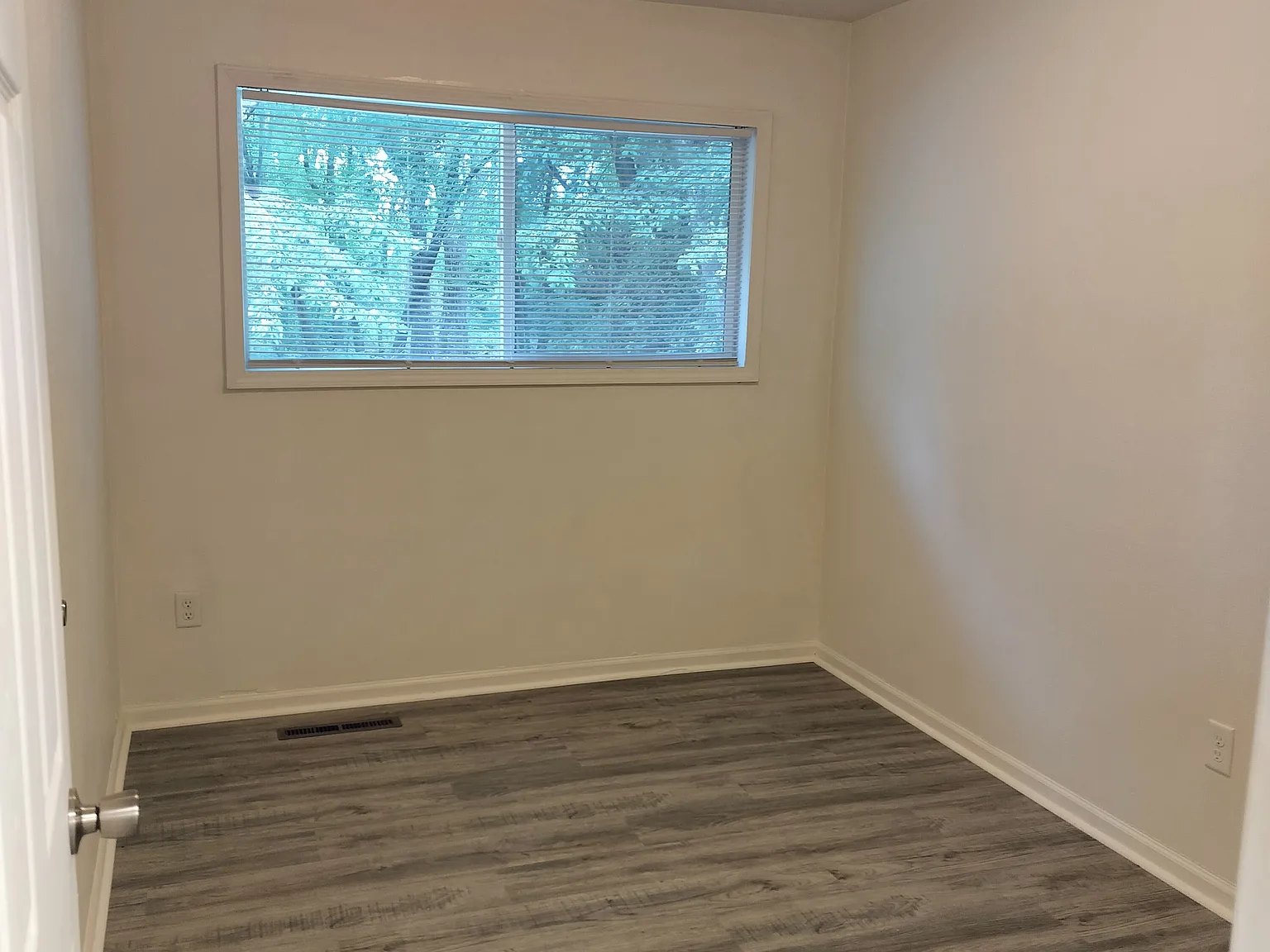 3 bed, 1300 sqft, $1,800 — Photo 4