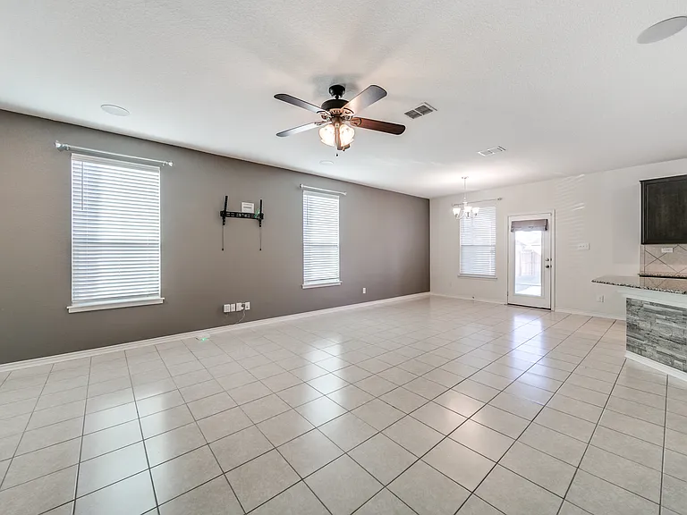 2423 Lazo Smt — Photo 6