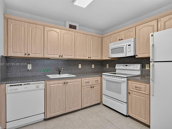 4th image of 1903 Bermuda Cir APT D2