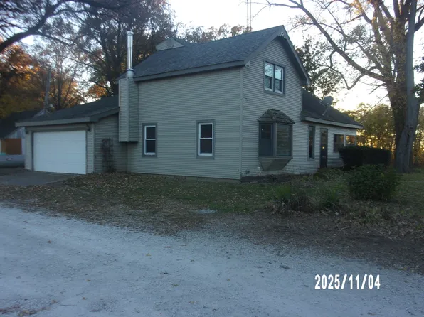 101 S Voss Grove Dr, Martinton, IL 60951