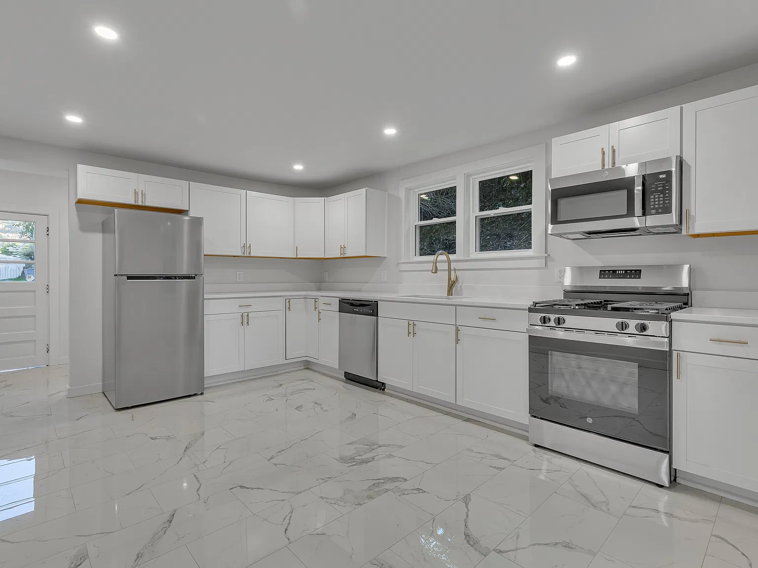 77 Beaver St — Photo 1
