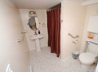 14 Roxborough Ave, Patchogue, NY 11772