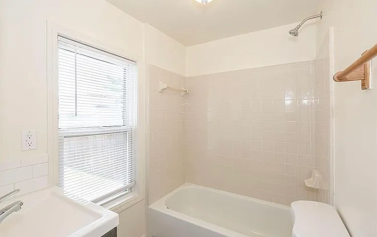 420 W Morehouse Ave — Photo 8