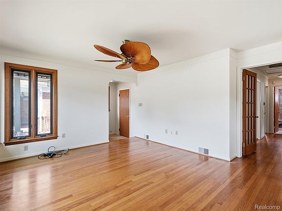 5th image of 2806 Oliver Rd