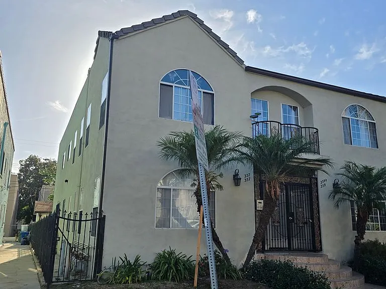 357 N Ogden Dr — Photo 26