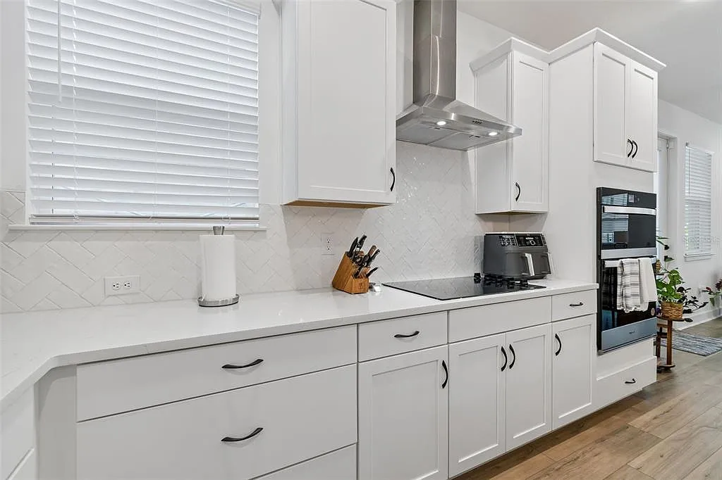 3 bed, 2.5 bath, 2310 sqft, $3,100 — Photo 3