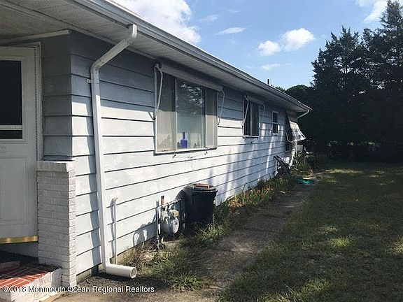 3rd image of 422 Saint Thomas Dr